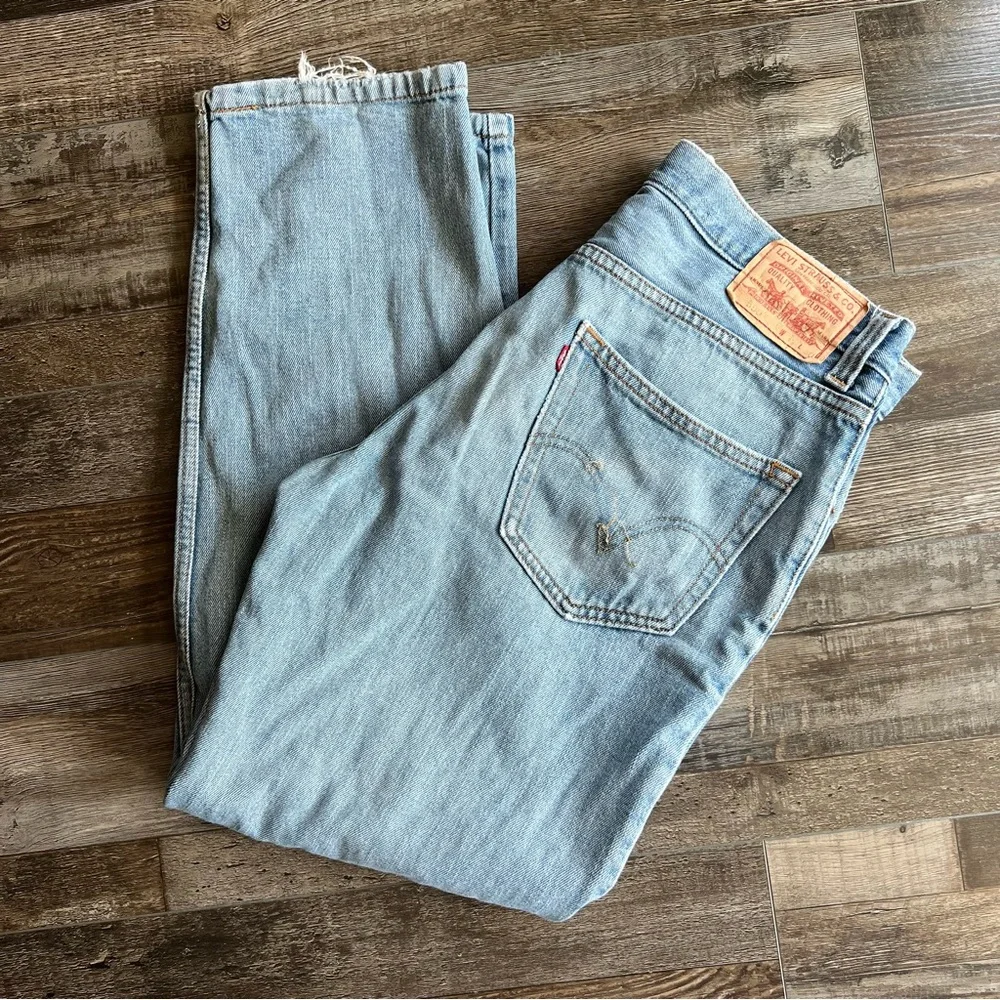 Distressed Vintage Levi’s 550 - Picture 2 of 5